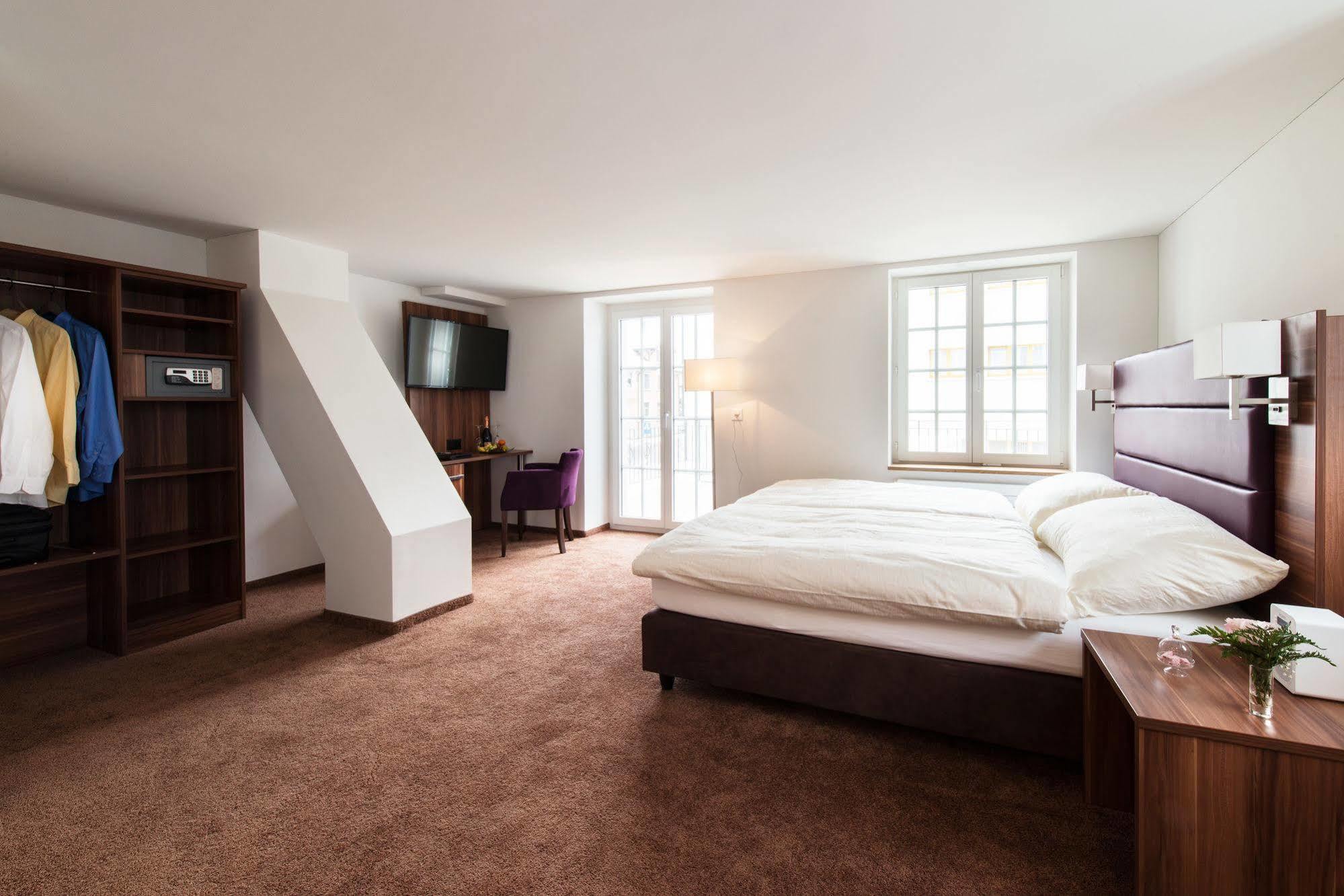 Gasthof Zum Hecht Fehraltorf Buitenkant foto